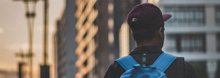 como atrair os jovens para a igreja jovem na rua