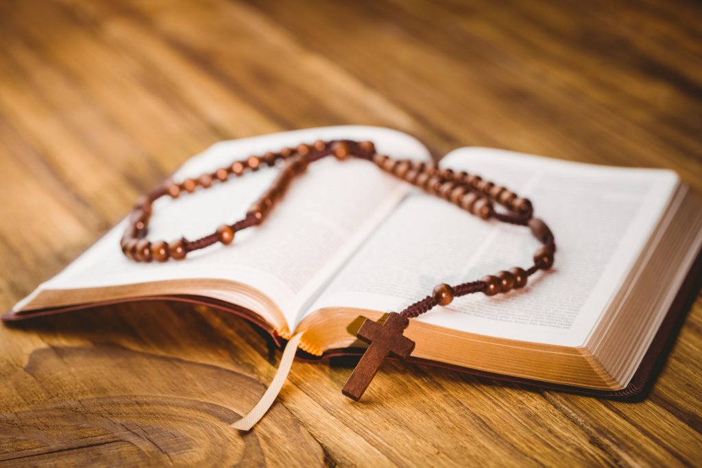 comunicacao-e-evangelizacao-pessoas-terco