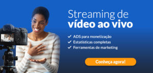 Mulher transmitindo vídeo ao vivo utilizando droidcam