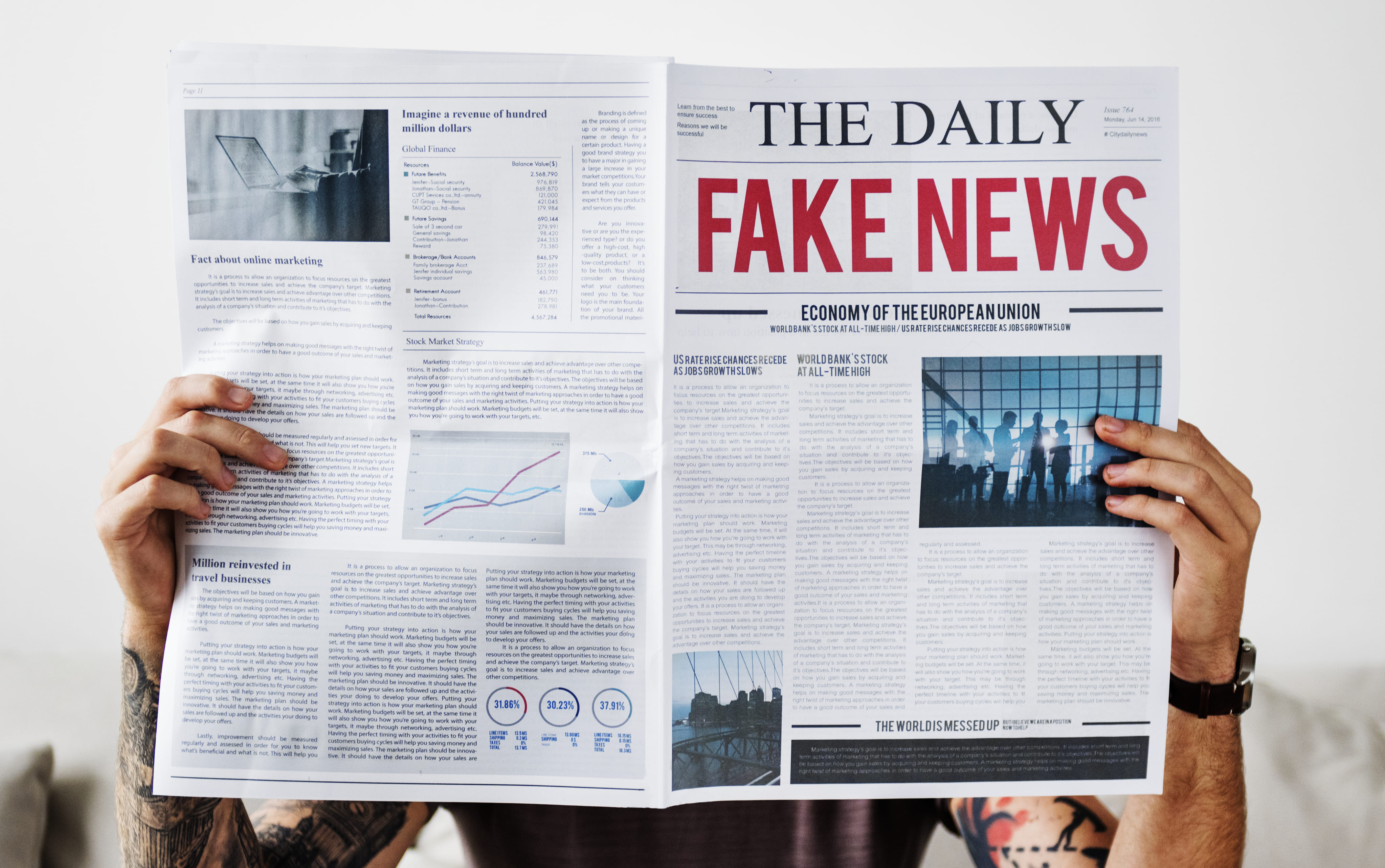 fake-news-homem-lendo-noticias-jornal-impresso