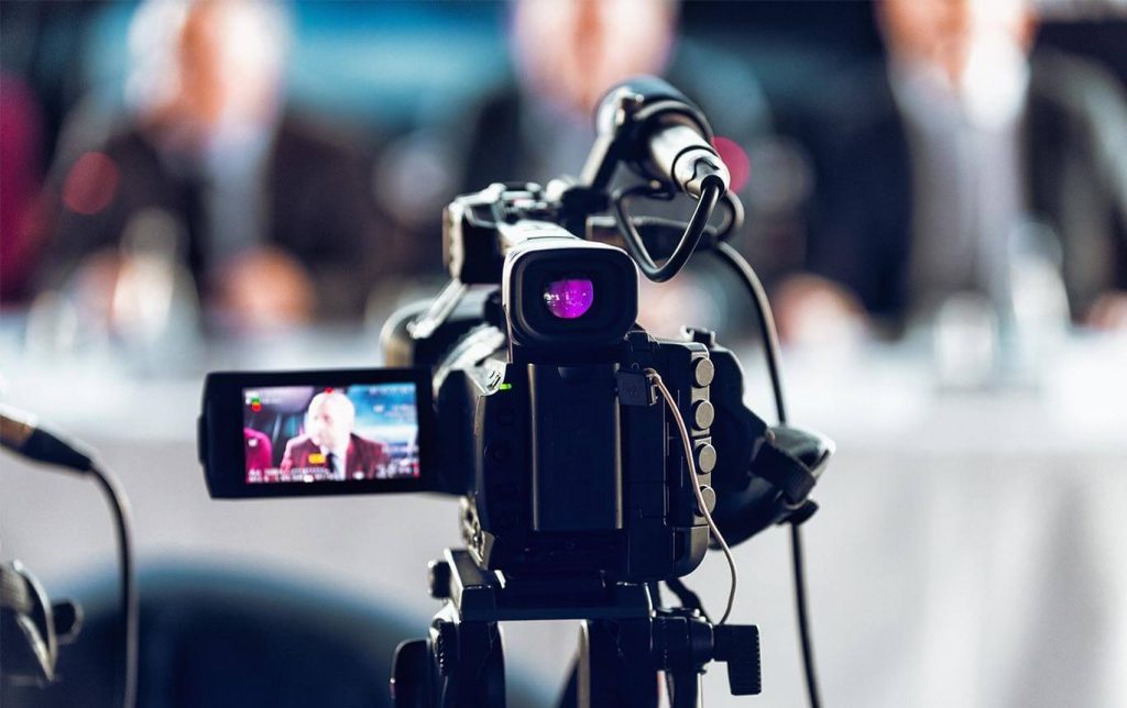 live-nas-redes-sociais-camera-de-video-filmando-6