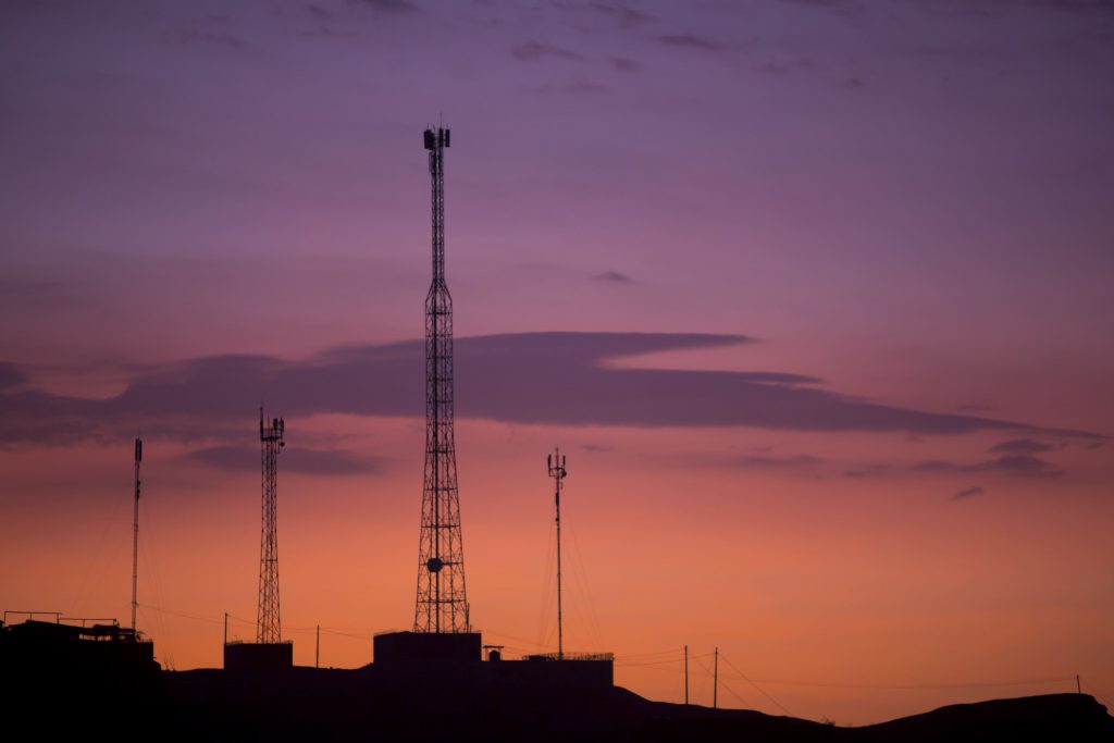 novas-tecnologias-antena-torre-de-transmissao-ceu