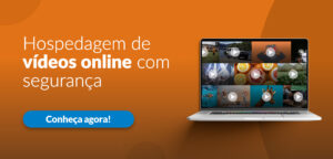 Computador com conteúdo em vídeo
