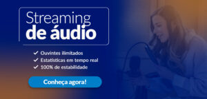 Mulher transmitindo web rádio