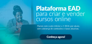 Professora ensinando sobre streaming de baixa latência
