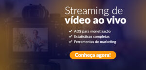 Mulher utilizando serviço de streaming de vídeo ao vivo